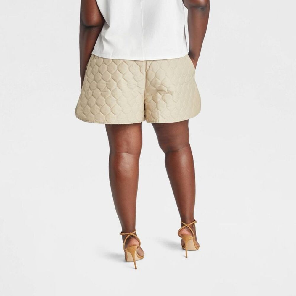 KBB by KAHLANA Women's Mid-Rise 'The Quilted Shorts' - Khaki 2X - Picture 2 of 4